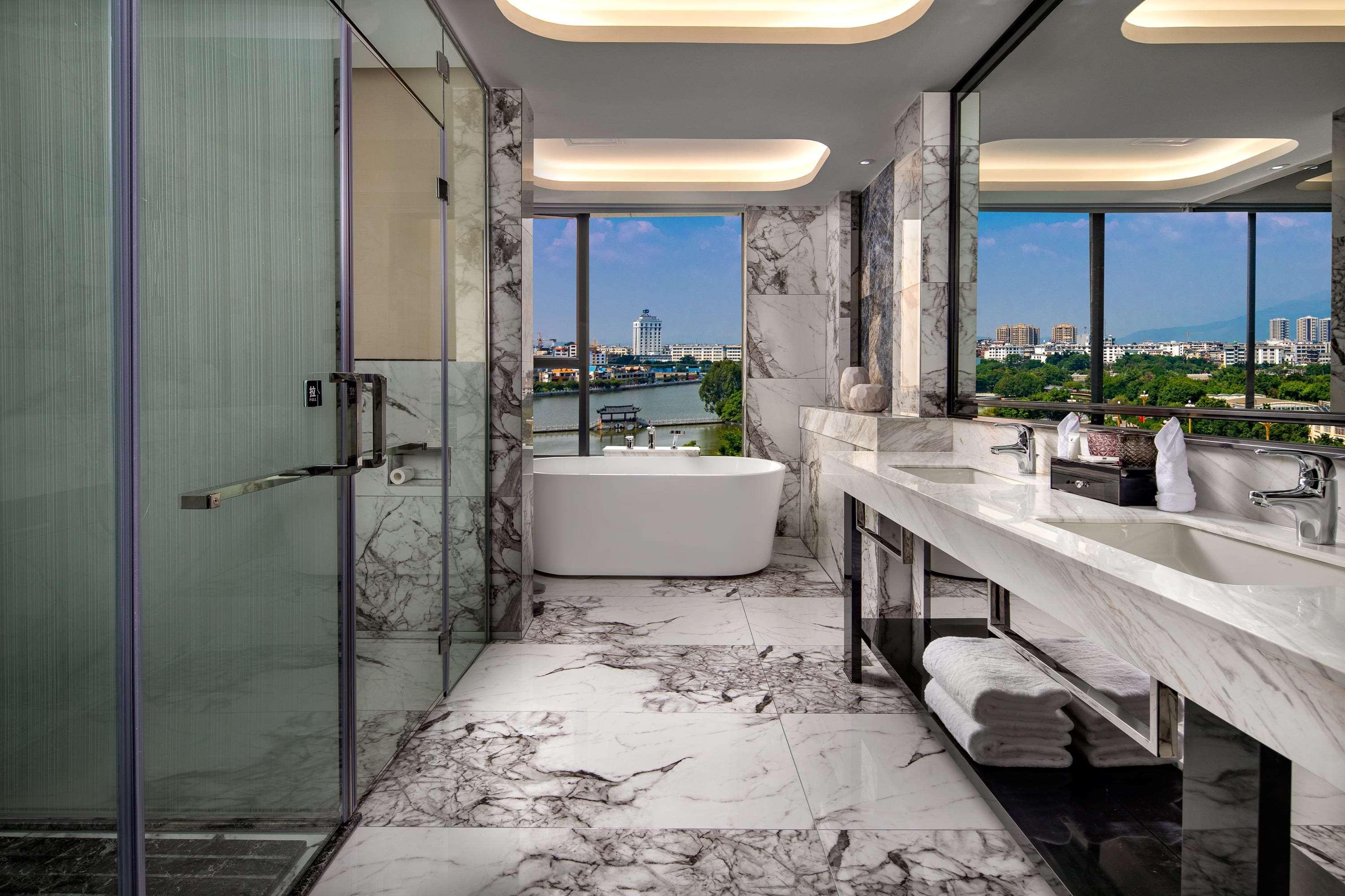 Ramada By Wyndham Mengzi Suites Buitenkant foto