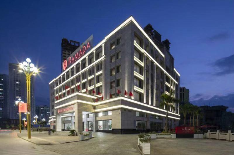 Ramada By Wyndham Mengzi Suites Buitenkant foto